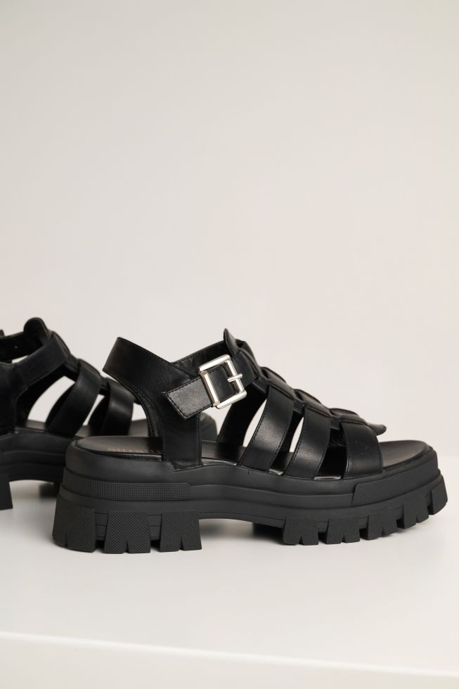 Sandals with chunky sole Black attrattivo