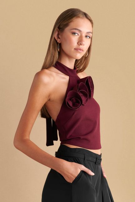 Open-back top with 3D flower-detail - Bordeaux